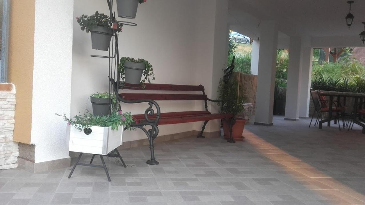 Nana Supetarska Draga